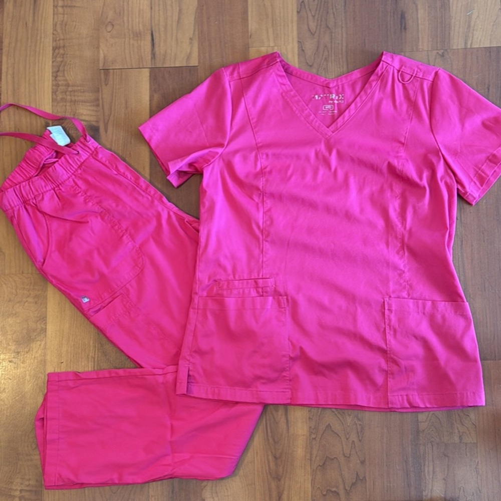 ✨ SOLD ✨ Women's Pink Scrub Set